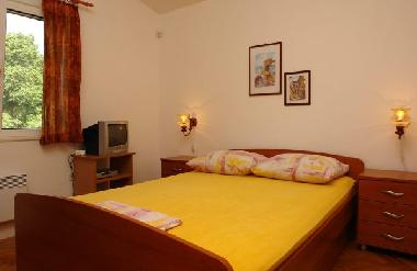 Holiday House in Staro selo Jesenice (Splitsko-Dalmatinska) or holiday homes and vacation rentals