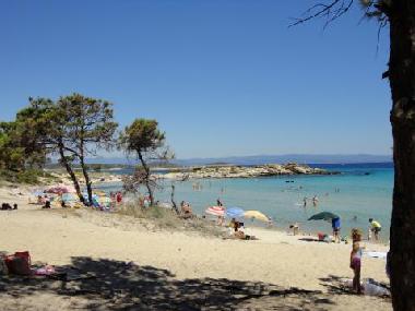 Karidi beach (6km to the south)