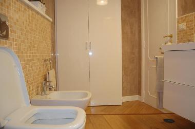 bathroom 1 (2)