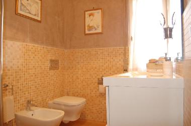bathroom 2 (1)
