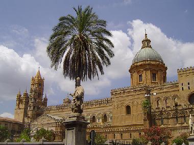The Cathedral of Palermo, is located about 800 meters from the house