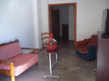 Salon with futon/couch and sattelite TV Samsung 32