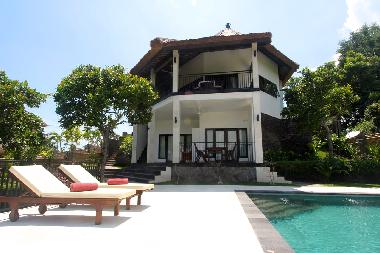 Front view villa Mente