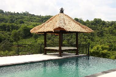Bale benong to relax and enjoy the great views