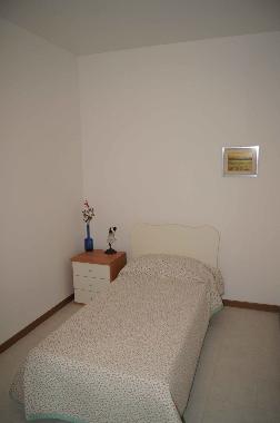 Bosco Rosso Sant Elena Single bedroom