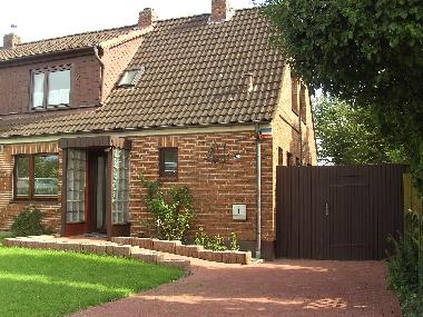 Holiday Apartment in Bsum (Nordsee-Festland) or holiday homes and vacation rentals