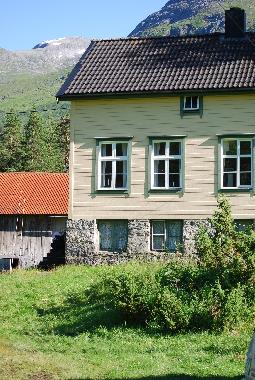 Holiday House in Hellesylt (More og Romsdal) or holiday homes and vacation rentals