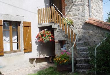 Holiday House in Saint Priest des Champs (Puy-de-D�me) or holiday homes and vacation rentals
