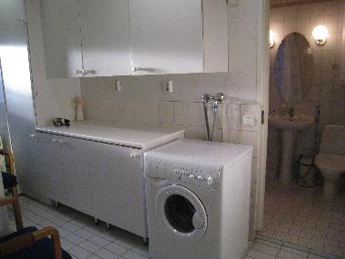 The utility room with a washing machine.