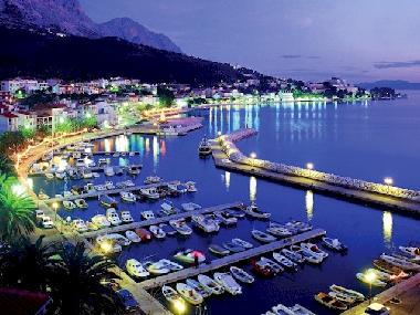 Podgora by night