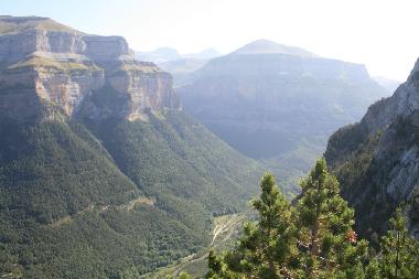 Holiday Apartment in Broto (Huesca) or holiday homes and vacation rentals