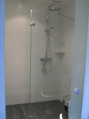 Bathroom masterbedroom rainshower