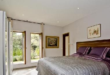 Bed and Breakfast in Saint-Marc-Jaumegarde (Bouches-du-Rhne) or holiday homes and vacation rentals