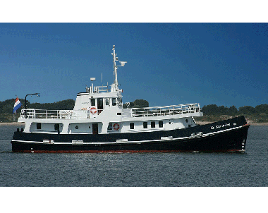 The St. Katharine from the side while sailing..