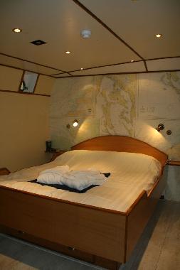 Starboard cabin with en-suite bathroom