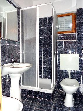 Apartment 2 bathroom