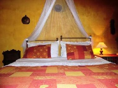 Room on ground floor, rent as extension of the apartment