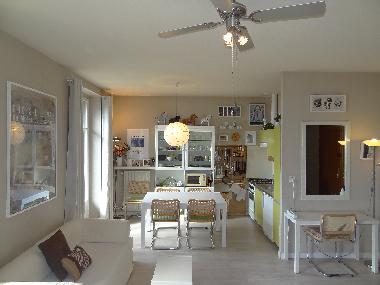 Living, dining, kitchen area outfitted with the best of everything for up to 6 guests. High ceilings