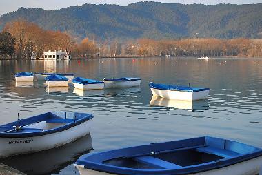 Banyoles lake, 2 km.