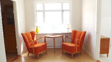 Comfortable chairs in the livingroom.