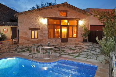 La Cabanya, at night