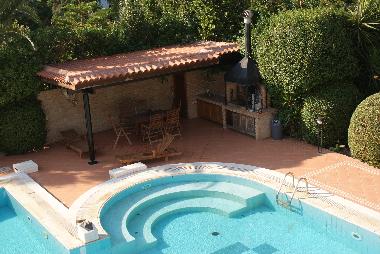 Pool jacuzzi and BBQ kiosk