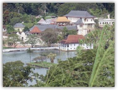 Kandy lake with the Dalada Maligawa in the background