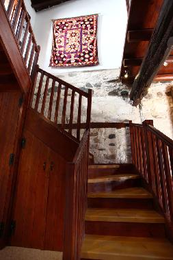 Easy stair case leading to upstairs bedrooms