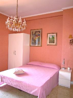 Room with double bed