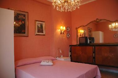 Room with double bed