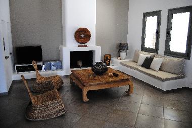 First livingroom with fireplace 