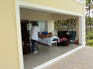 Use our massage table,masseuse will come to the house $25