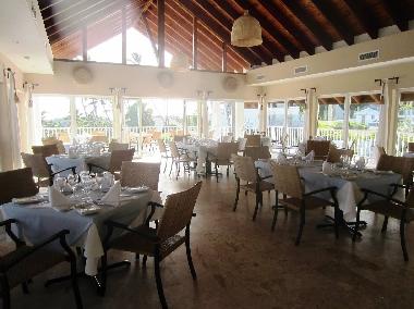 Great restaurant And bar 5 minutes away Vista Mare