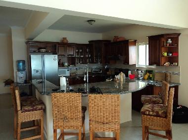 Fully equipped kitchen granite counters