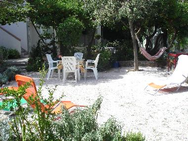 Garden,outdoor shower, grill