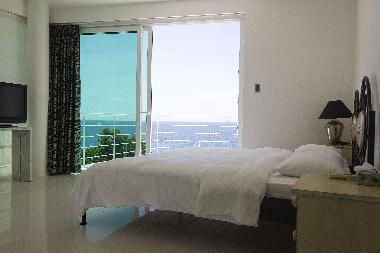 Guest room left