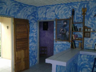 ... 2-3bed apartment with full kitchen ...