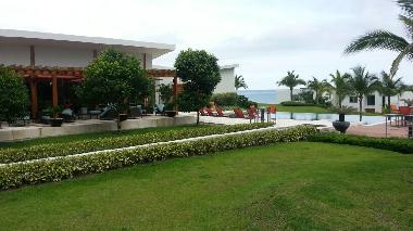 Upper level. Restaurant is on the left and the spa is just past the restaurant towards the ocean. 