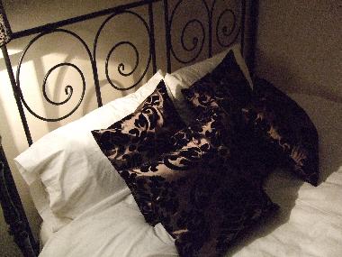 comfortable double bed 160 cm wide