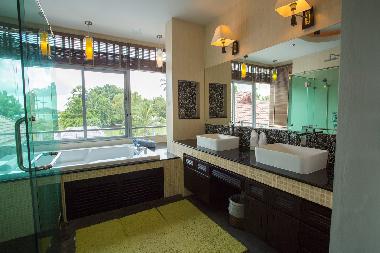 Master  bathroom private Jacuzzi