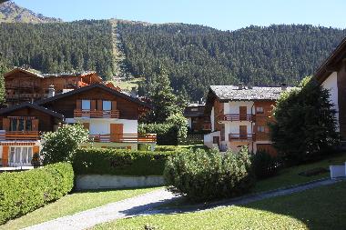 Great location - this view to the east shows the close proximity of the m�dran lift station (150 met
