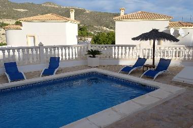 Villa in El Campello (Alicante / Alacant) or holiday homes and vacation rentals