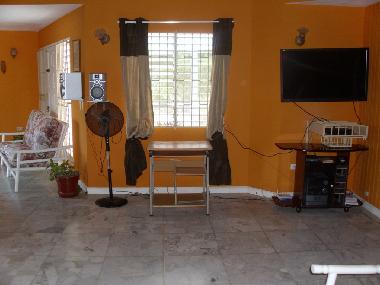 42" flatscreen and free wifi