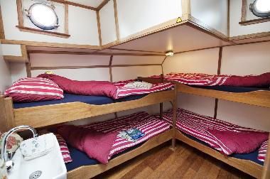Boat in Harlingen (Friesland) or holiday homes and vacation rentals