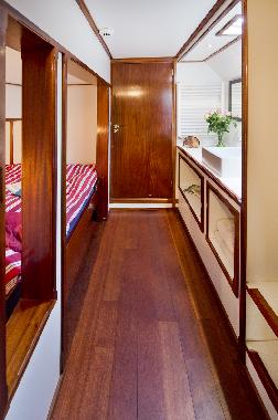 Boat in Harlingen (Friesland) or holiday homes and vacation rentals