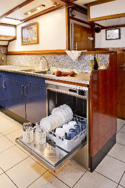 Boat in Harlingen (Friesland) or holiday homes and vacation rentals