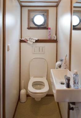 Boat in Harlingen (Friesland) or holiday homes and vacation rentals