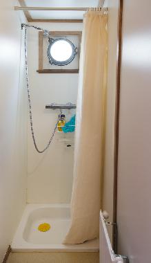 Boat in Harlingen (Friesland) or holiday homes and vacation rentals