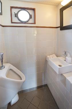 Boat in Harlingen (Friesland) or holiday homes and vacation rentals