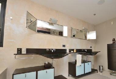 Bed and Breakfast in Vallauris (Alpes-Maritimes) or holiday homes and vacation rentals